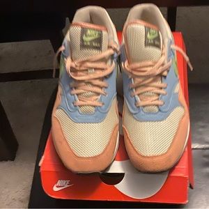 Air Max 1 men’s 11.5 no rips/ tears very good condition some smudges as shown